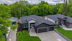 Large Bungalow With Triple Garage 