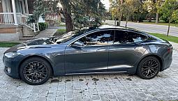 2014 Tesla Model S 85. 