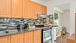2 Big Bed, 1 Bath, Recently Painted Condo Close To Downtown