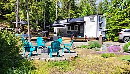 Beautiful Tiny Cottage And Lot On Shuswap Lake, Bc