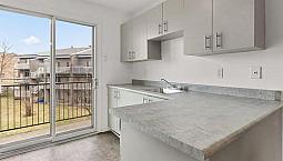 4 ½ À Louer Très Lumineux - Chomedey - 1700$ (Semi Meublé)