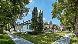 Garneau 2-Bed Main Floor — Walk To U Of A + Utility Included
