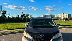 2011 Toyota Sienna 8 Seater Van