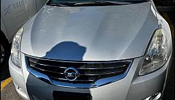 Nisan Altima 