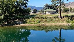 2 Bedroom Home Located In Quiet Peaceful Location  Large Yard  