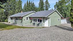 Two Detached Homes On A Private 1-Acre Property