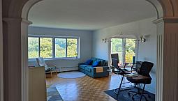 Grand 3 ½ Meublé – 17e étage Avec Vue & Piscine (mont-royal / We