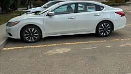 For Sale 2017 Nissan Altima, Very Low Mileage Perfect Condition.
