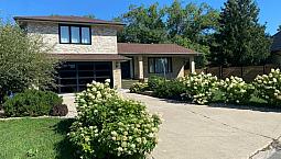 House In Charleswood For Sale 
