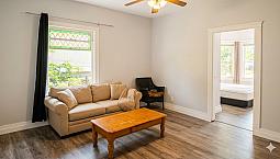 (Downtown) Spacious 2-Bedroom Apartment, Quiet! Furnished!