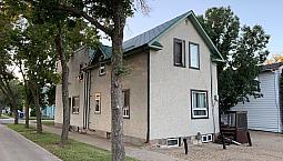 Weyburn Downtown 2 Bdrm Apartment/Wifi, Power, Water, Heat Incl