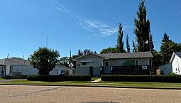 House On 2 Lots,  W/ Dbl. Garage, Rv Parking, Fenced, Upgraded
