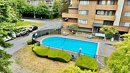 Top Floor Large 1 Bedroom And Den
