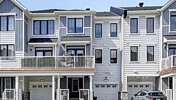 Executive 2-bedroom Townhome With Garage