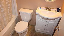 Suites And Rooms From $570/M, Oliver, Kingsway Area