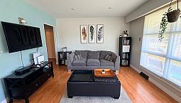 Charleswood 2 Bedroom, Pet Friendly, Double Garage And Big Yard