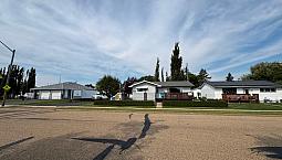 3 Bedroom Bungalow Double Garage And Lot,Rv Parking ,In Daysland