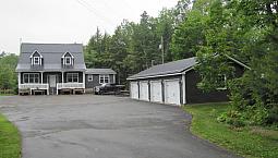Beautiful Brook Front Home In New Brunswick