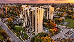 Spacious & Renovated 3-bedroom Condo In Markland Wood Etobicoke