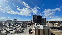 1 Bed 1 Bath Apartment + Den