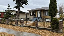 Live Here! Spacious, Light Filled 2 Bed+1 Bath Upper 1/2 House