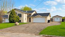 House For Sale - 37 Pleasant Drive, Blumenort, Mb
