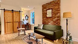 Two Bedroom Suite In The Heart Of Durand 