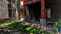 Elegant 2Bed 2Bath Walk Out 