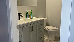 Upstairs, Pet Friendly, Large Bright 3 Bedrooms 1 Bathroom