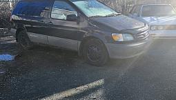 03 Toyota Sienna 
