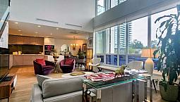Ultra-Luxury Townhome With Soaring 16’ In North Shore