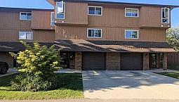 3bdrm 1410sq Triplex- Tons Of Storage, Fully Renovated