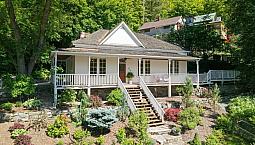 Beautiful Downtown Nelson Heritage Home