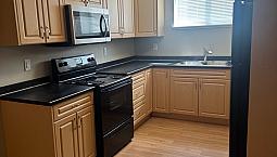 Newer 2-Bedroom Suite – Private Driveway & 6 Included Appl