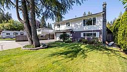 Beautiful 3 Bedroom + Playroom Home | Garage | Yard | Balcony |