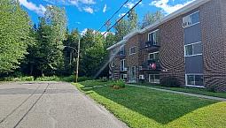 Cowansville - Beau 5 1/2 Rénové, Wifi Illimité, Air Climatisé
