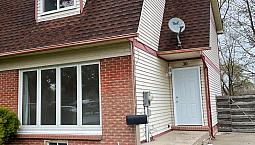 3 Bdrm Semi-detached Rental With Backyard -near College/shopping