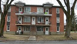 Large 5 ½ In Bedford, Qc At 805$/month