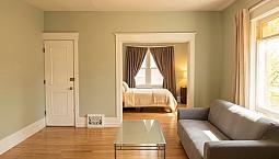 (Downtown)  Spacious 2-Bedroom Apartment, Furnished!