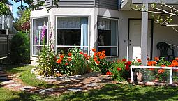 Students: Steps To Uvic Large 1 Bedroom Garden  Apartment