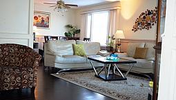 3 Bedroom House (main Level) - Nice & Clean - 2 Min To C-train