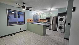 Bright, Spacious & Cozy 3 Bedrm, 1 Bath