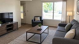 Comfortable 2-Bedroom Upper Suite In Varsity Village