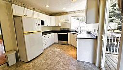 Spacious Upper 3 Bedroom, 2 Bathroom Suite In Broomhill, Sooke
