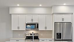3 Bdrm, 2.5 Bath, Flex Rm W.  Attch Garage In Bison Run Nr. Uofm
