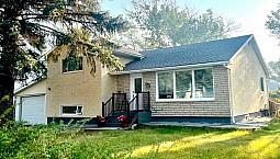 Spacious 5-Bedroom Home In Hillsdale | 3 Bathrooms | Sunroom