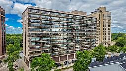 Gorgeous Wellington Crescent 2-Bedroom Condo - $279,900