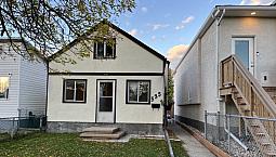 Charming House For Sale In Elmwood