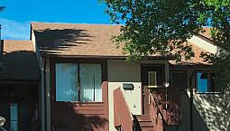 Comfortable 2-Bedroom Upper Suite In Varsity Village