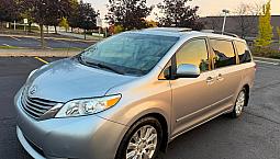 2011 Toyota Sienna Xle, 188904Km, Clean Carfax Mint